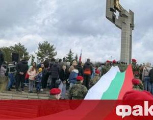 Пренасят 300-метров трибагреник за Трети март в Стара Загора