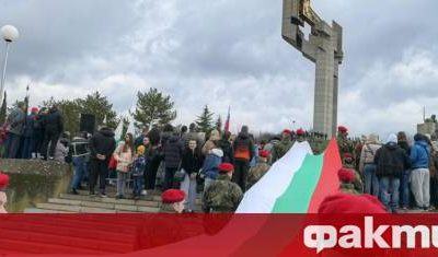 Пренасят 300-метров трибагреник за Трети март в Стара Загора